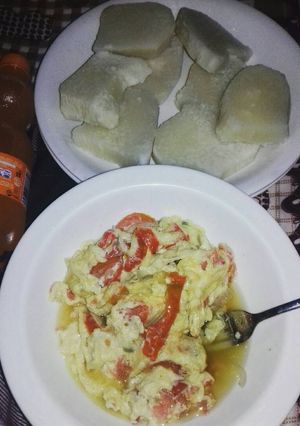 A picture of Yam and egg sauce.