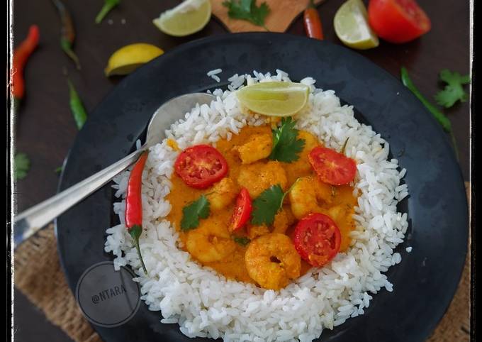 Brazilian one pot prawn meal in coconut souce