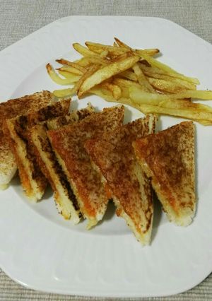 Foto principal de Sándwich de sobrasada con miel y queso Havarti