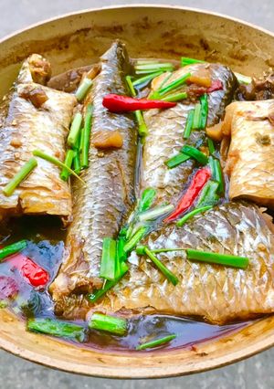 Hình của món Cá đối kho hành ớt.