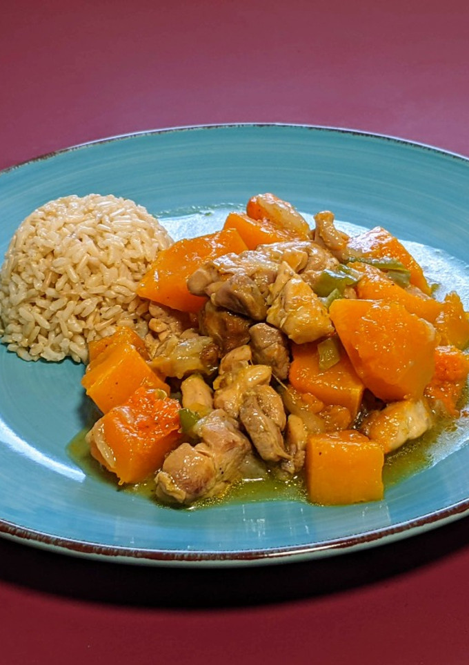 Una foto de Pollo con calabaza (cebolla y pimiento)