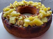 Una foto de torta de manzana con aceite