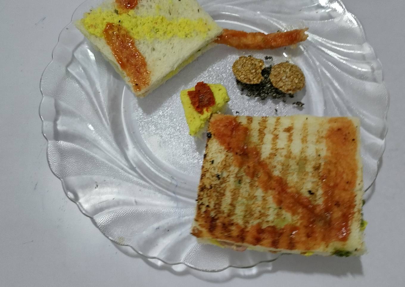 Veg.Mayo Grill Sandwhich And Chutney Sandwhich(kite shape)