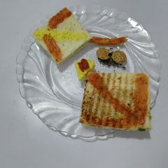 A picture of Veg.Mayo Grill Sandwhich And Chutney Sandwhich(kite shape).