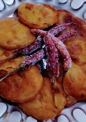 क्रिस्पी आलू के पकौड़े (Crispy aloo ke pakode recipe in Hindi) रेसिपी मुख्य फोटो