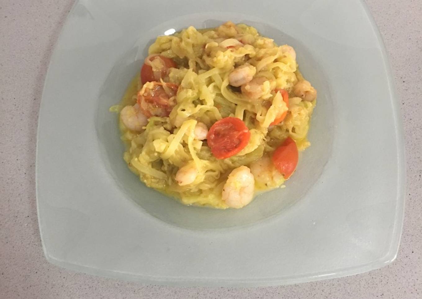 Tallarines de calabacín con gambas