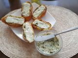 Pan con mantequilla de ajo rostizado