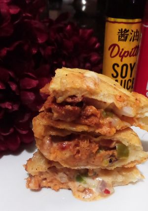 A picture of Pizza Paratha.