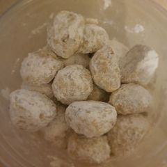 A picture of Snowball cookies.