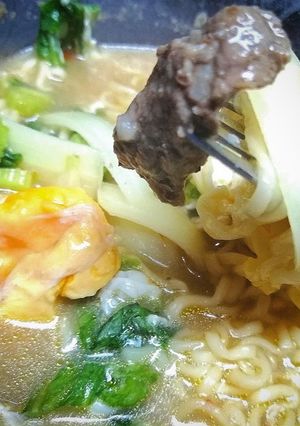 Una foto de Ramen de Carne Salteada & Lechuga