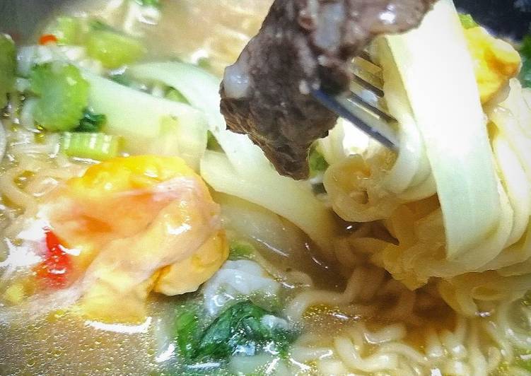 Ramen de Carne Salteada & Lechuga