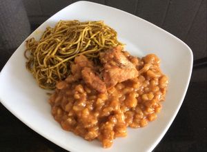 Una foto de Carapulcra con sopa seca
