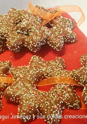 Foto principal de Galletas estrella bañadas en chocolate con leche