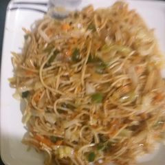 A picture of Chinese noodles.