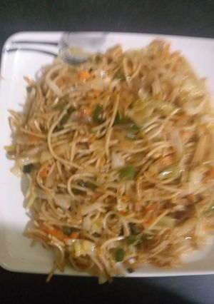 A picture of Chinese noodles.