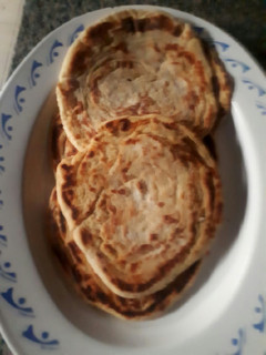 A picture of Katmer/layered flat bread.