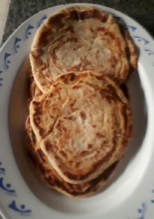 A picture of Katmer/layered flat bread.