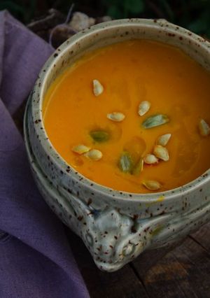 Une photo de Velouté de courge butternut au lait de coco et cardamome