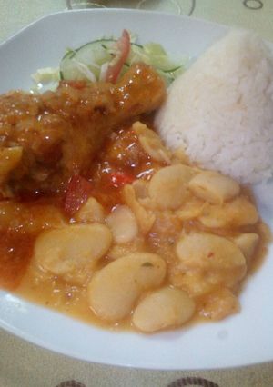 Una foto de Pollo a la chiclayana con pallares