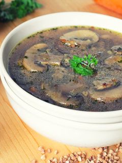 Фото Гречневый суп с шампиньонами и фрикадельками.