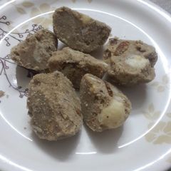 Gond ke ladoo A picture of Gond ke ladoo.