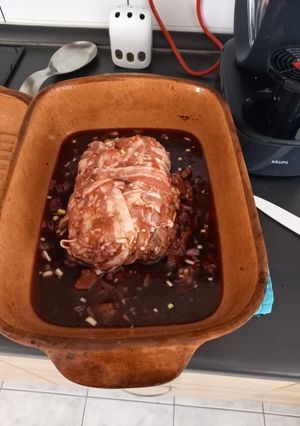 Pataki tálban baconbe tekert egyben sült husi recept fotója