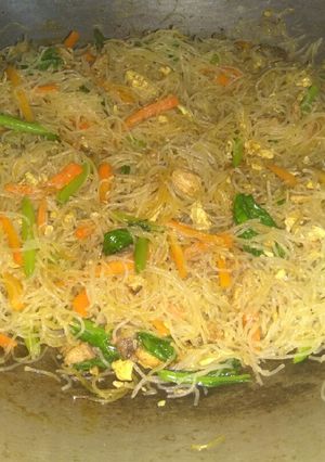 Foto resep Bihun goreng isi ayam orak arik telur