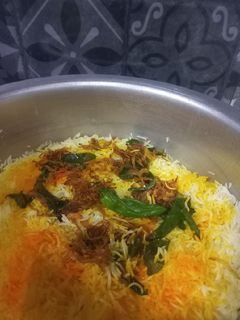 صورة لوصفة رز أبيض مع تشويحة بصل