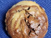 Una foto de muffins marmolada