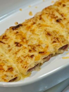 Una foto de Canelones de Jamón York y Queso