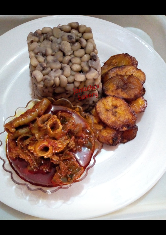 A picture of Cubed cooked beans wt assorted stew.