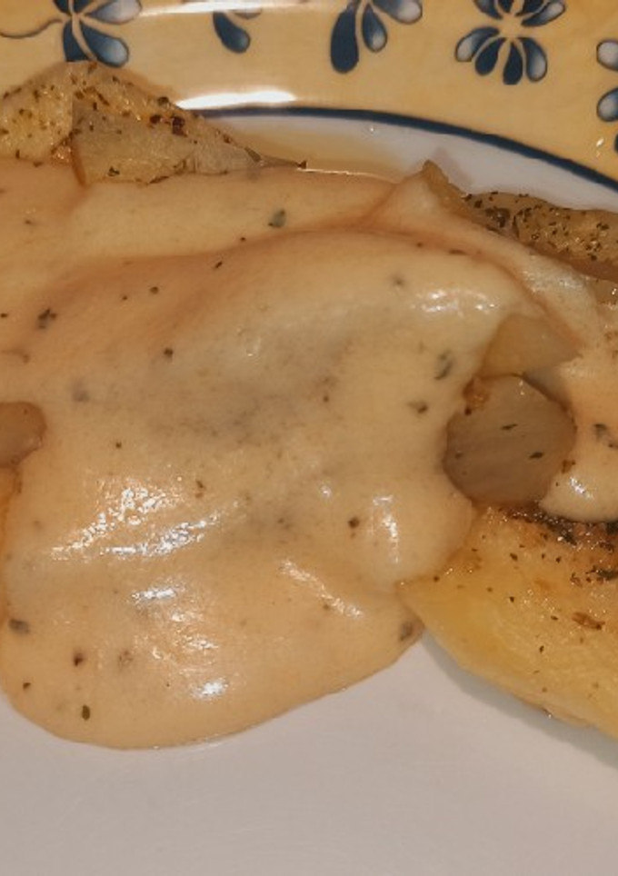Una foto de Patatas microondas con salsa de queso