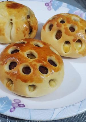 A picture of Chicken stuffed cheese burger.