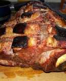 Paleta de cerdo con hueso al horno con salsa de ananá