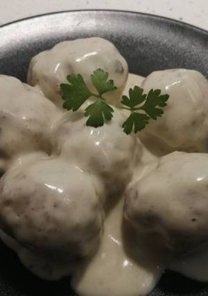 Una foto de Albóndigas en salsa de queso