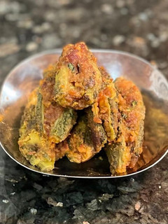કારેલા નુ શાક (Karela Shak Recipe In Gujarati) રેસીપી મુખ્ય ફોટો