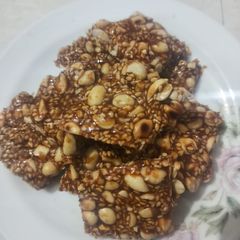 A picture of Peanut and sesame seed chikki.