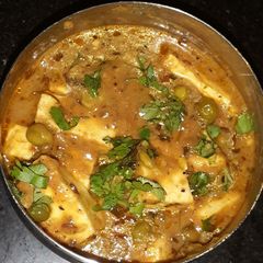 A picture of Matar paneer.