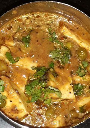 A picture of Matar paneer.