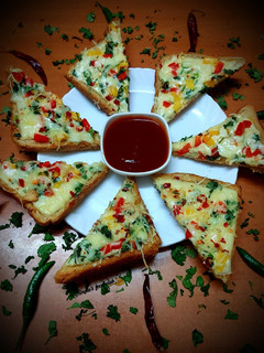 ચીઝ ચીલી ટોસ્ટ (Cheese Chili Toast Recipe In Gujarati) રેસીપી મુખ્ય ફોટો