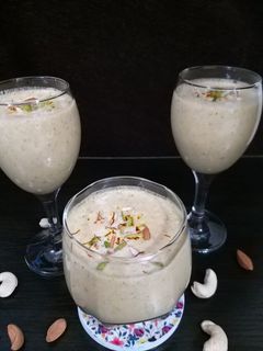 ડ્રાય ફ્રુટ મિલ્કશેક (Dryfruit Milkshake Recipe in gujarati) રેસીપી મુખ્ય ફોટો