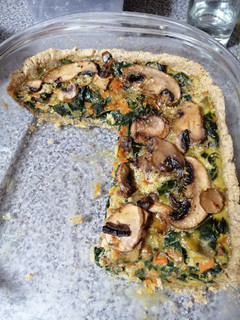 Una foto de Quiche de acelga y champiñones