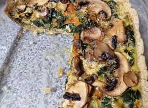 Una foto de Quiche de acelga y champiñones
