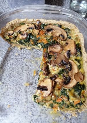 Una foto de Quiche de acelga y champiñones