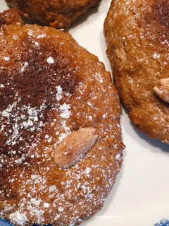 Una foto de Galletas de avena, miel y almendras