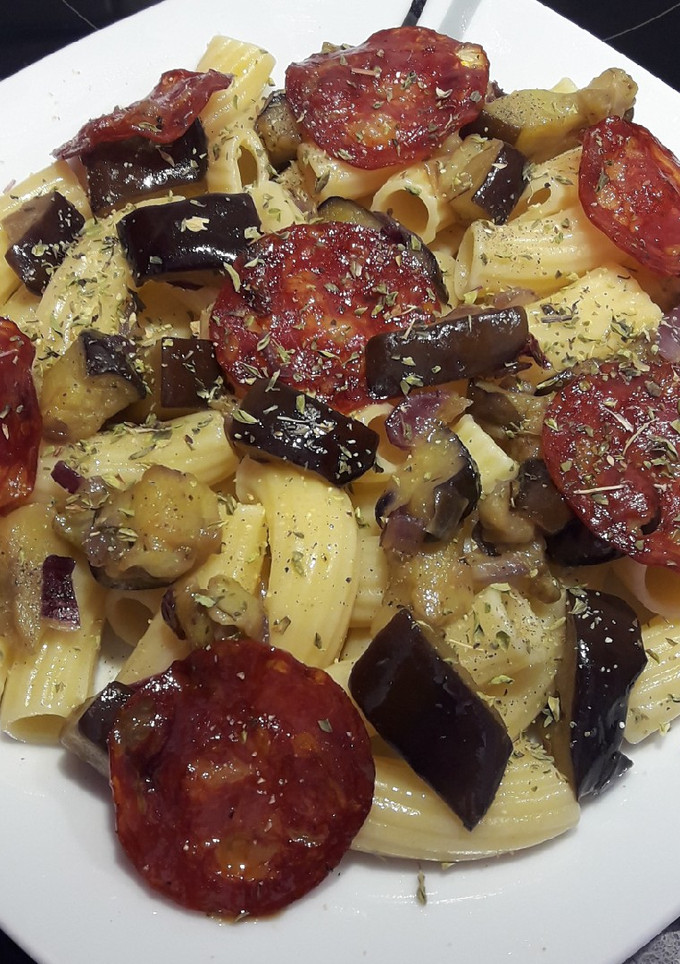 Una foto de Rigatoni All' Arrabbiata con Berenjena