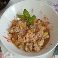 A picture of Chicken curry with mango.