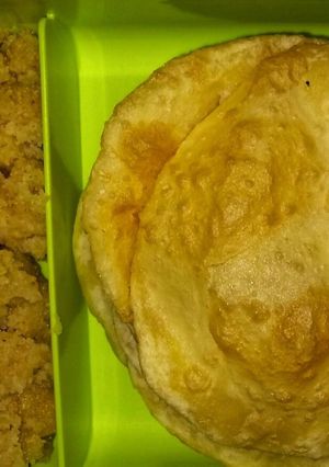 সুজির হালুয়া ও লুচি রেসিপির প্রধান ছবি