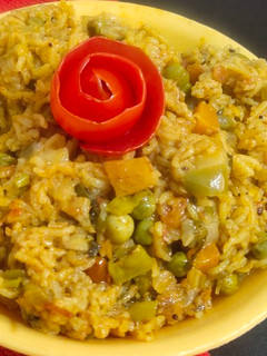 વઘારેલી ખીચડી (Vaghareli Khichdi Recipe In Gujarati) રેસીપી મુખ્ય ફોટો