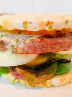 Una foto de Hamburguesa fit - Angus y queso azul